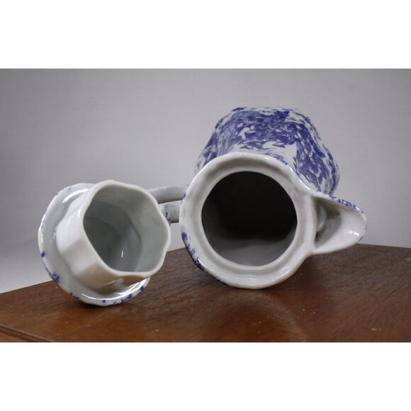 Vintage Japanese wine carafe, blue and white coffee pot, geishas kimono Sakura - Picture 9 of 10